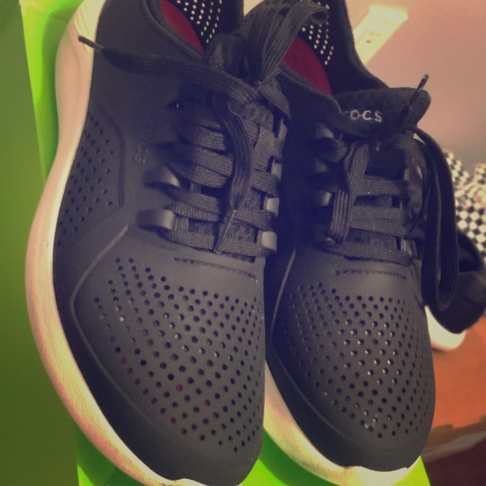 CROC SNEAKERS BRAND NEW